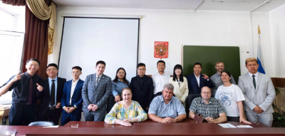 На кафедре теории и истории государства и права успешно защитились магистранты из Китая