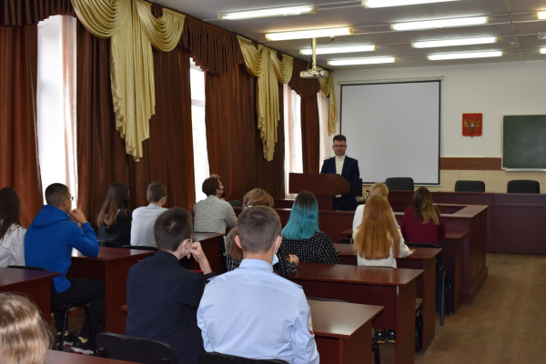 6 октября учащиеся барнаульских школ №49 и 53 побывали на экскурсии в Юридическом институте Алтайского государственного университета